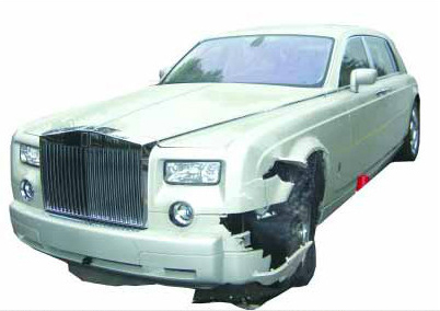 上千万元豪车被撞 车主表态无需肇事方赔偿