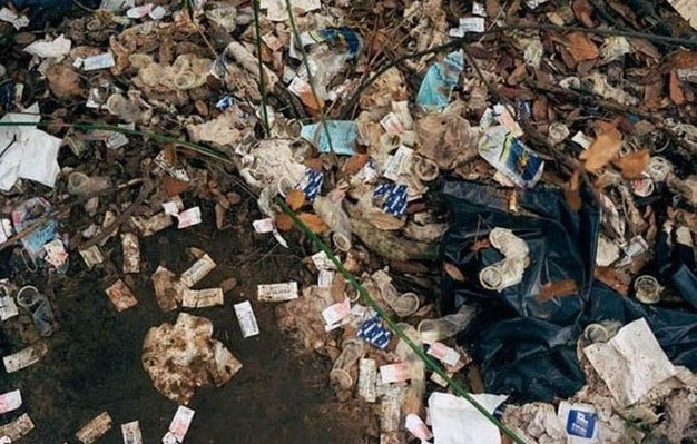 非洲女树林<em>卖春</em>现场 到处都是战利品-读书频道