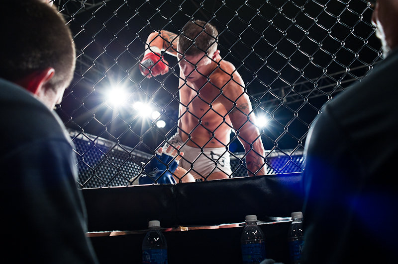 MMA拳手笼斗图片