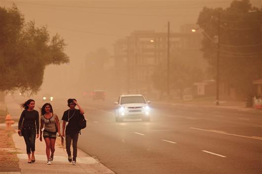  大沙暴 席卷美国凤凰城 场面恐怖如末日(组图)-