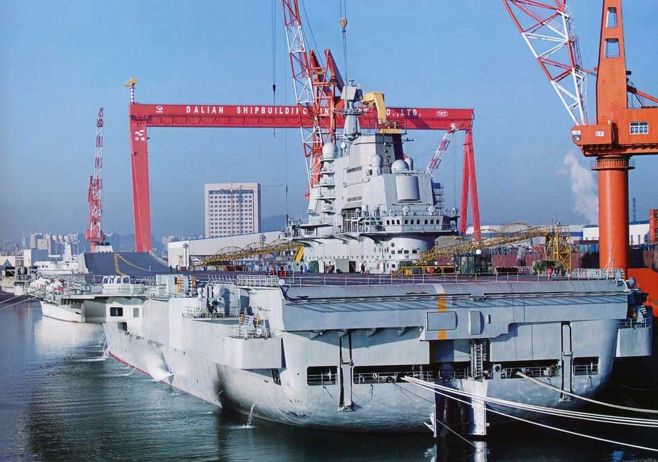 中国首艘航母拟今年服役 最早2017年形成战斗