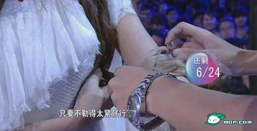 热议:非诚勿扰<em>美女</em>嘉宾现场<em>脱丝袜</em>为男嘉宾示