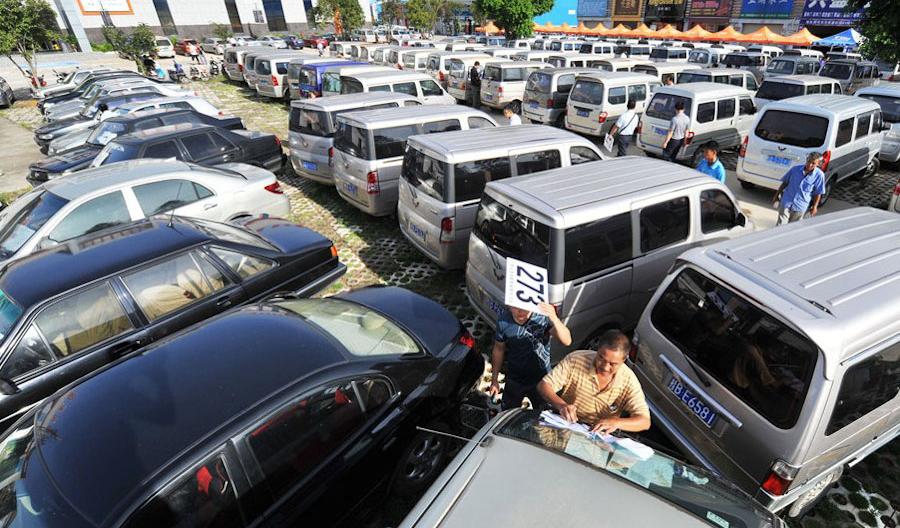 广西柳州拍卖大量公务用车(组图)