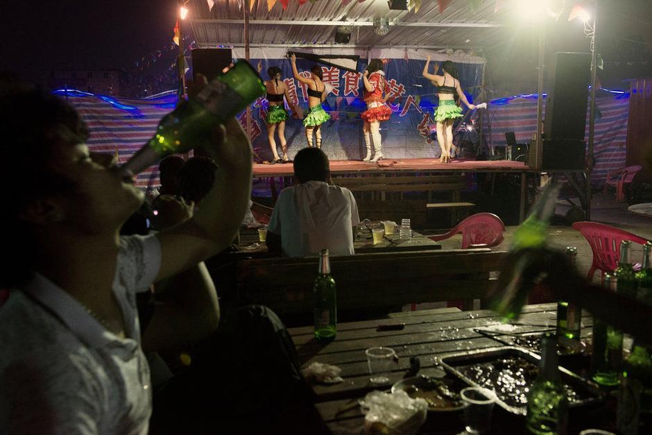 富士康夜生活的一个角 女工<em>兼职</em>色情业(图组)-