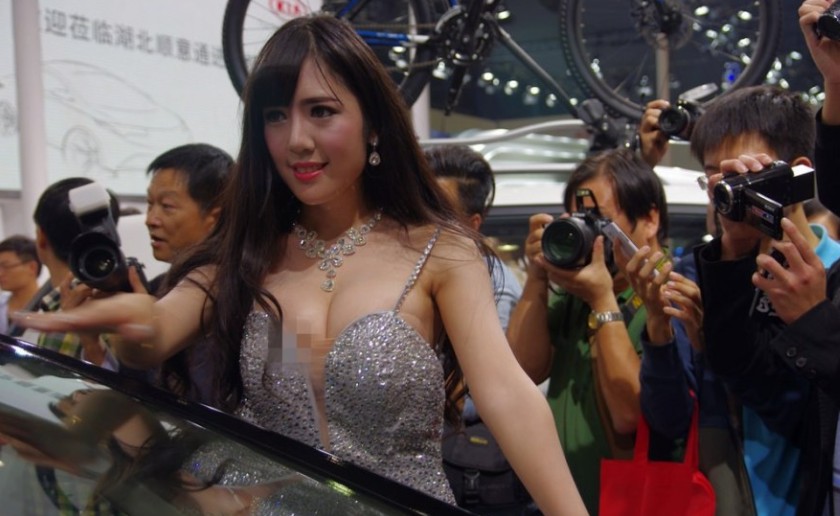 <em>车模</em>露点遭众人狂拍-奢侈品频道-和讯网