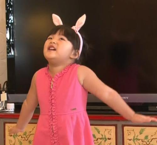 李湘女儿装备抢眼:阿玛尼童装豪华公主房-奢侈品频道-和讯网