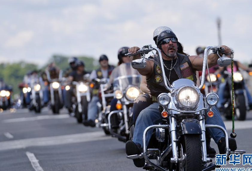 组图:华盛顿举行滚雷摩托车大游行