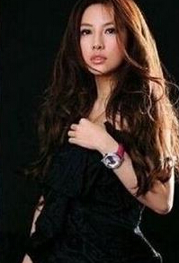 组图:90后女孩身家80亿 跻身中国女富豪榜第2