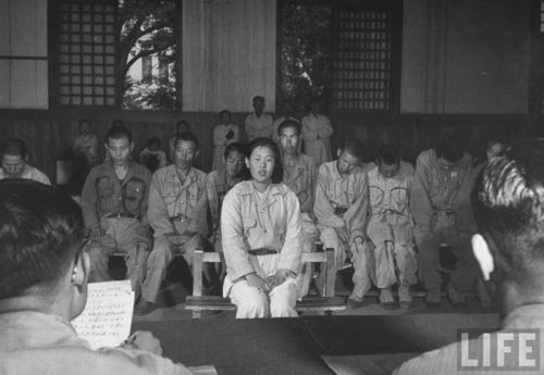 揭秘<em>女战俘</em>们的悲苦命运(组图) -读书频道-和讯