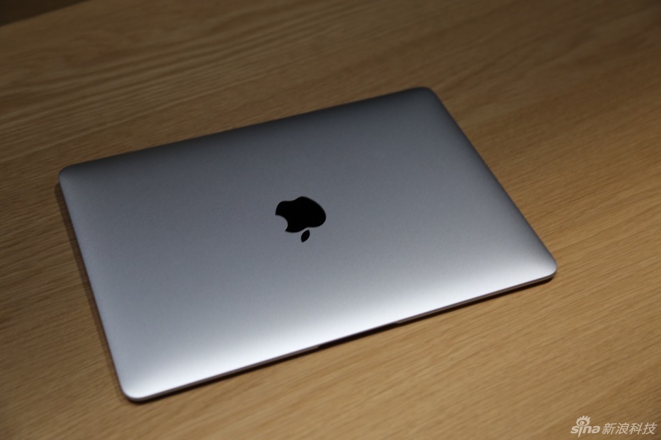 组图:苹果12英寸视网膜屏MacBook实拍