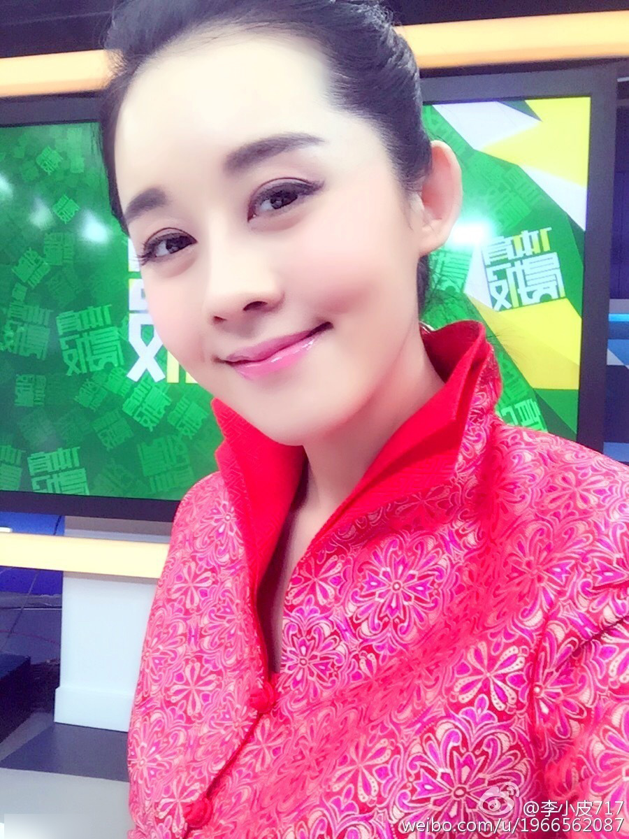 <em>央视</em>体育<em>女主播走红</em> 外表靓丽私照粉嫩甜美(组