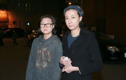 组图:成龙承认小龙女 揭密大哥不认私生女内幕