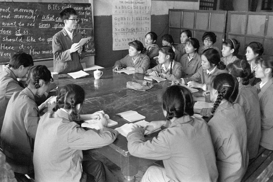 迎接客户三人英语对话