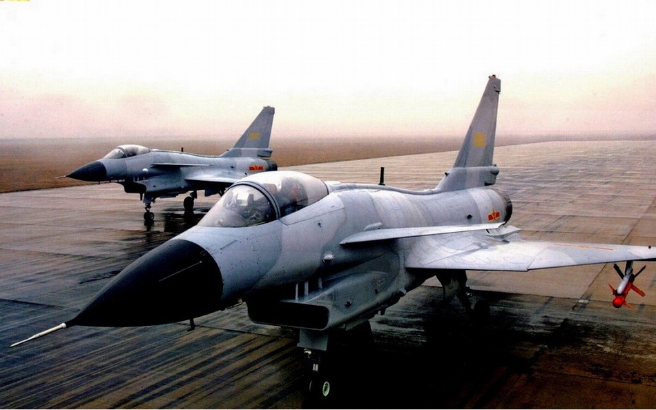 媒体称中国应派歼8巡逻 应对日本军机异常接近(图)