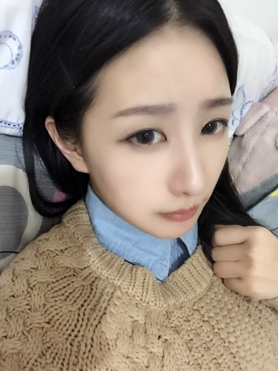 组图:遭前男友坑了的dota2女主播海量自拍照曝光